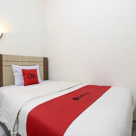 יוגיאקרטה Reddoorz Plus Near Stadion Mandala Krida מראה חיצוני תמונה