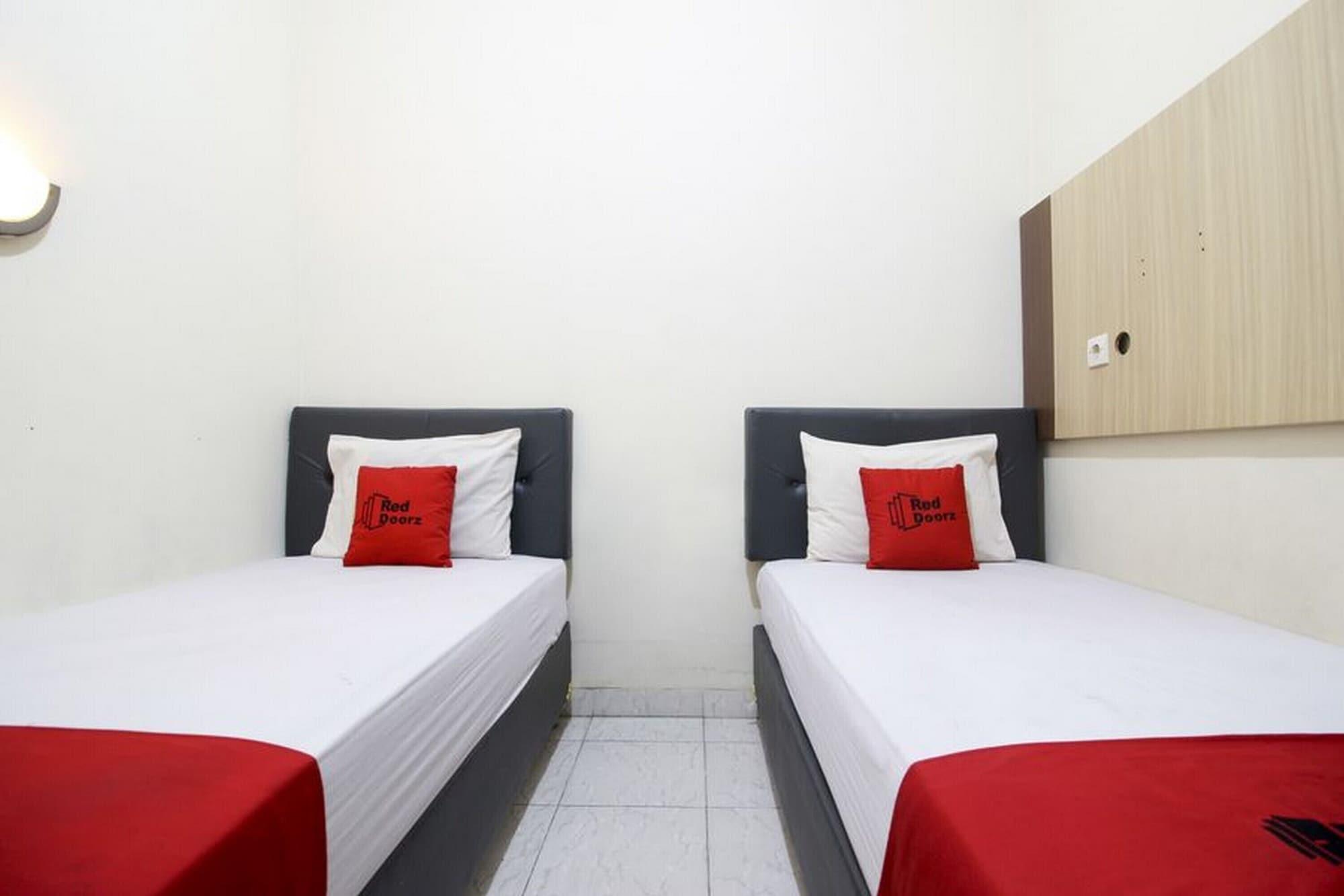 יוגיאקרטה Reddoorz Plus Near Stadion Mandala Krida מראה חיצוני תמונה
