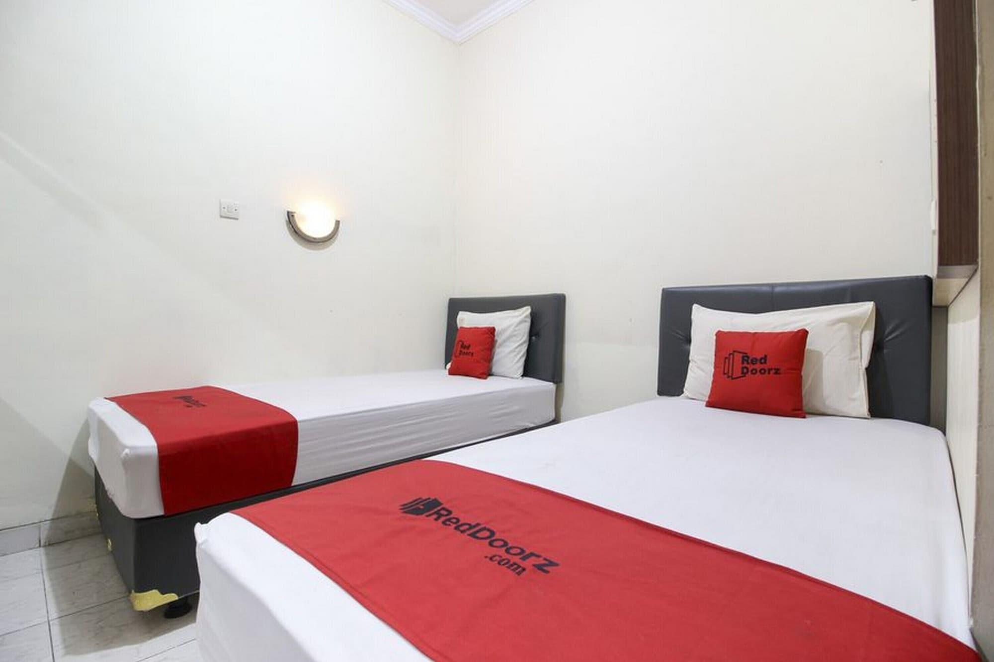 יוגיאקרטה Reddoorz Plus Near Stadion Mandala Krida מראה חיצוני תמונה
