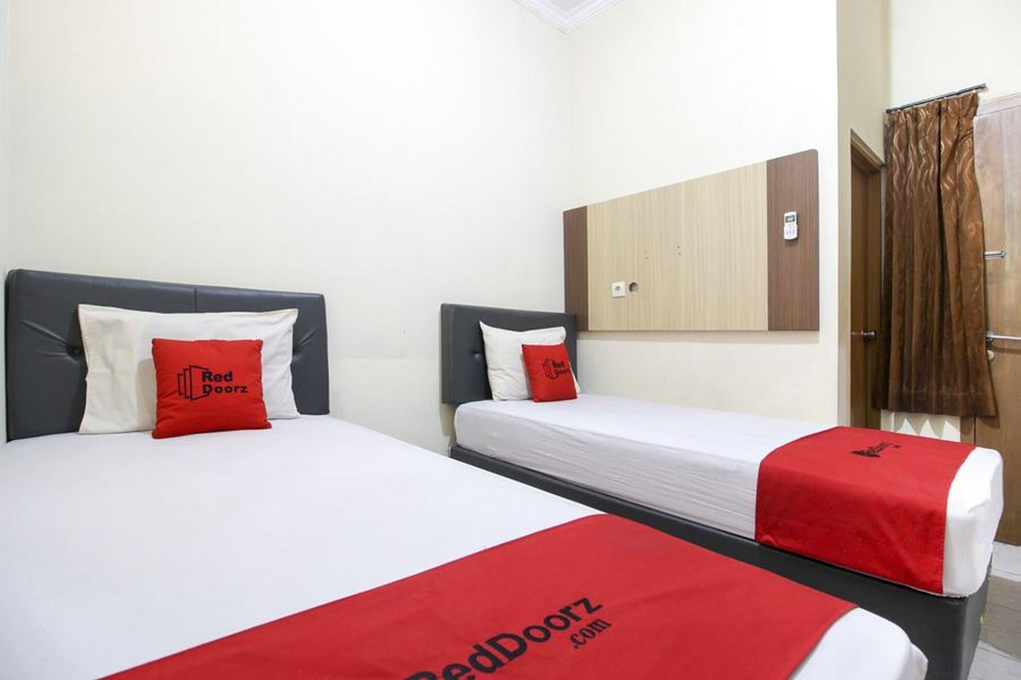 יוגיאקרטה Reddoorz Plus Near Stadion Mandala Krida מראה חיצוני תמונה