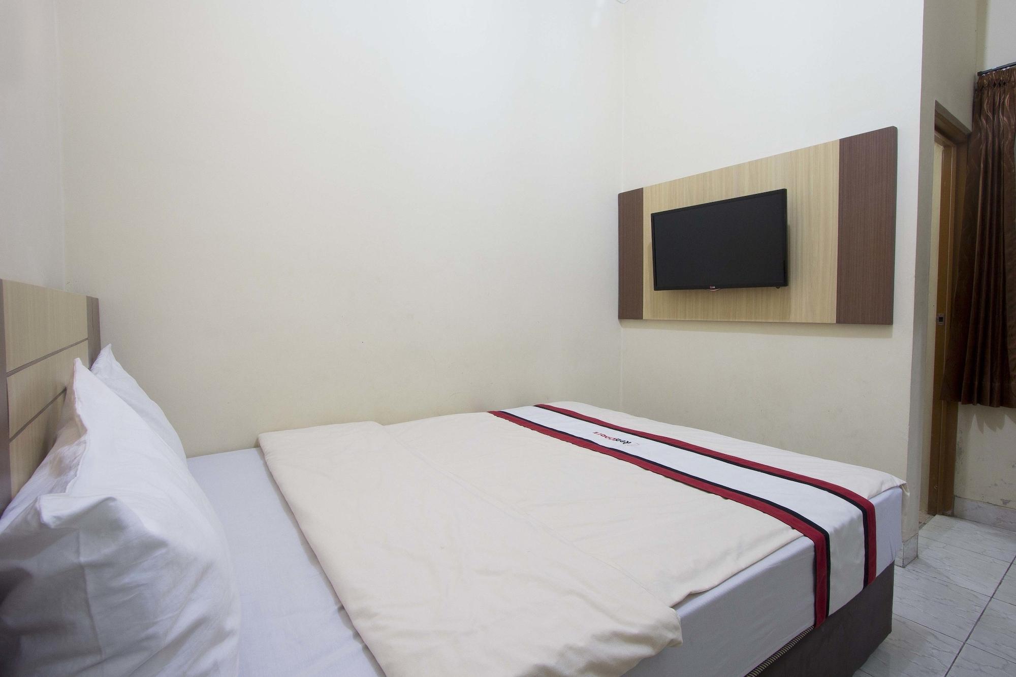 יוגיאקרטה Reddoorz Plus Near Stadion Mandala Krida מראה חיצוני תמונה