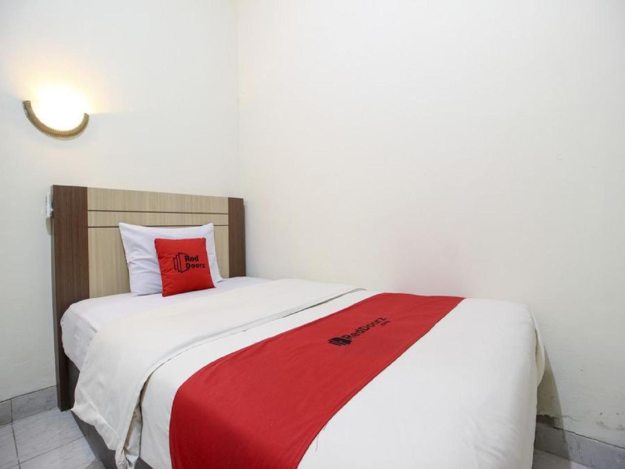יוגיאקרטה Reddoorz Plus Near Stadion Mandala Krida מראה חיצוני תמונה